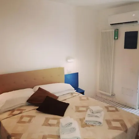 E Con Ingresso Indipendente Le Terrazze Πανσιόν